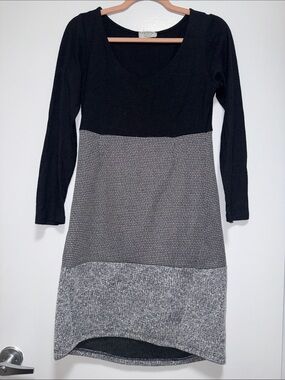 Colorblock Long Sleeve Knit Dress in Black and Gray by